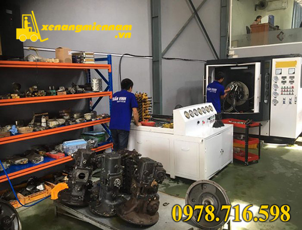 Dịch vụ sửa chữa xe xúc lật tại TP HCM chuyên nghiệp, giá rẻ