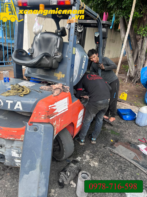 Sửa xe nâng tại cụm công nghiệp Thanh Xuân I, huyện Tân Biên, tỉnh Tây Ninh