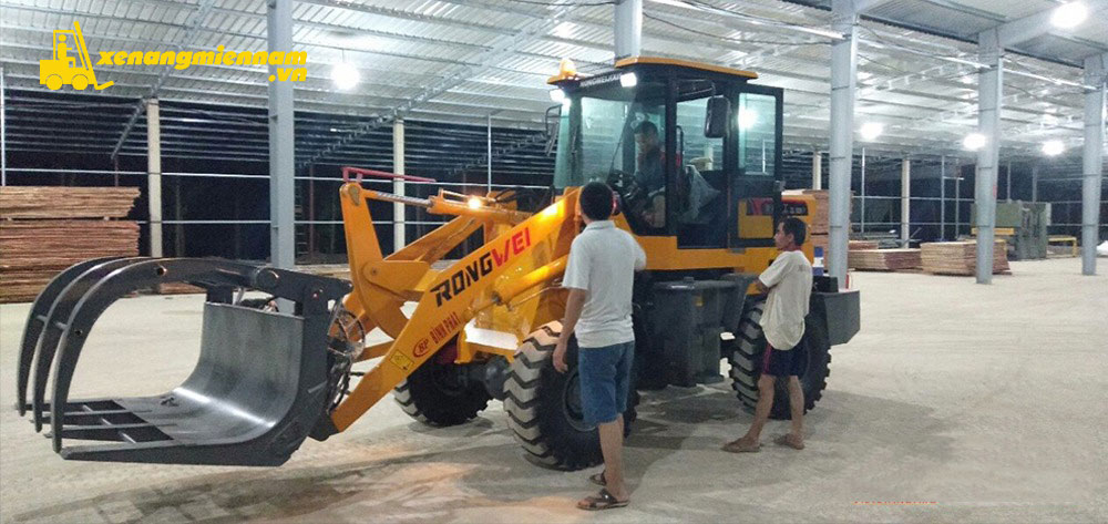 Sữa chữa xe xúc lật Trung Quốc