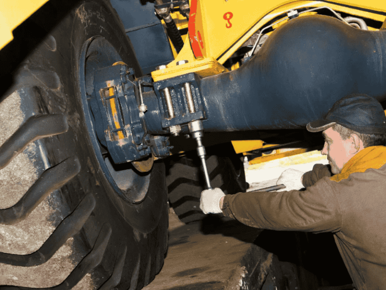 sua-xe-xuc-lat-tai-lam-dong-2