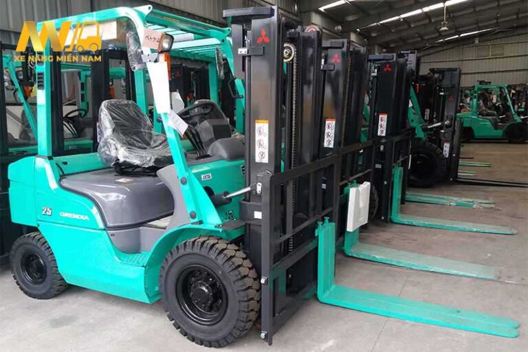 gia-xe-nang-dau-2-5-tan-cu-mitsubishi