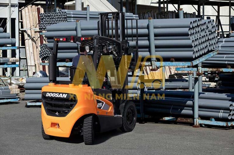 thue-xe-nang-hang-quan-12