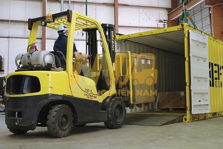 xe-nang-chui-container-Hyster