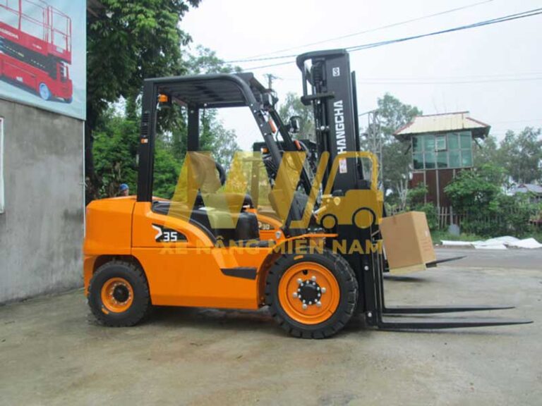 xe-nang-co-duoc-di-ra-duong-khong-1