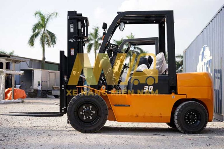 xe-nang-co-duoc-di-ra-duong-khong-2