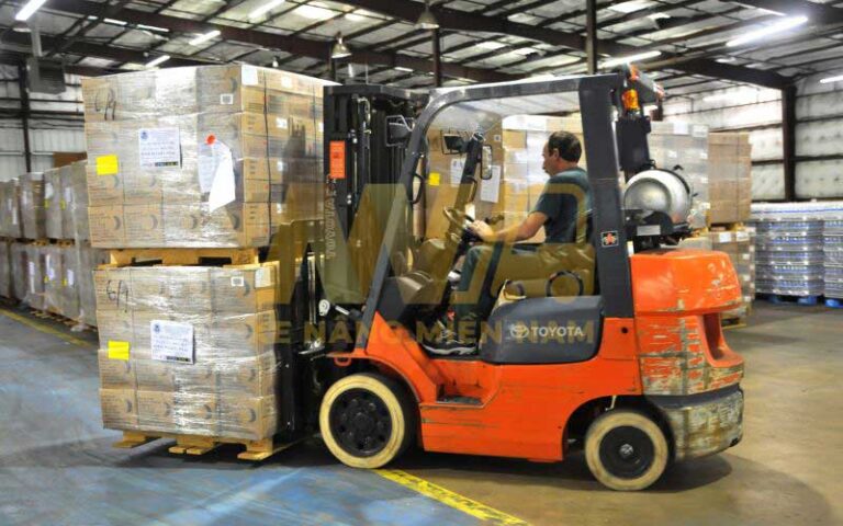 xe-nang-hang-nha-kho