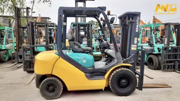 xe-nang-komatsu-2.5-tan-cu-1