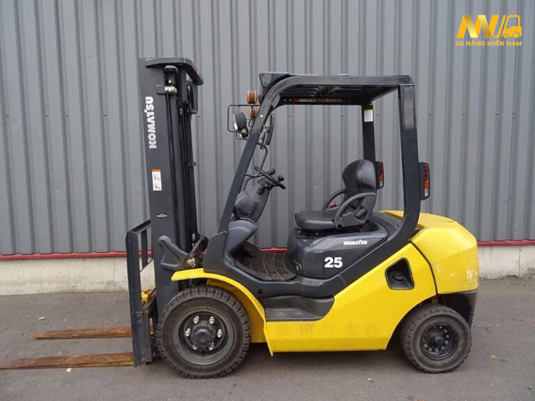 xe-nang-komatsu-2.5-tan-cu