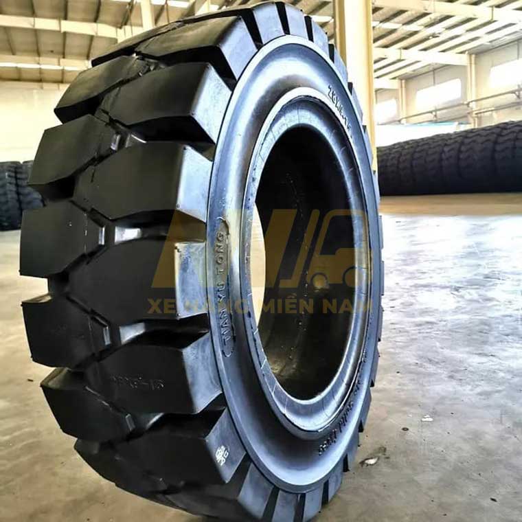 lop-dac-xe-nang-28x9-15