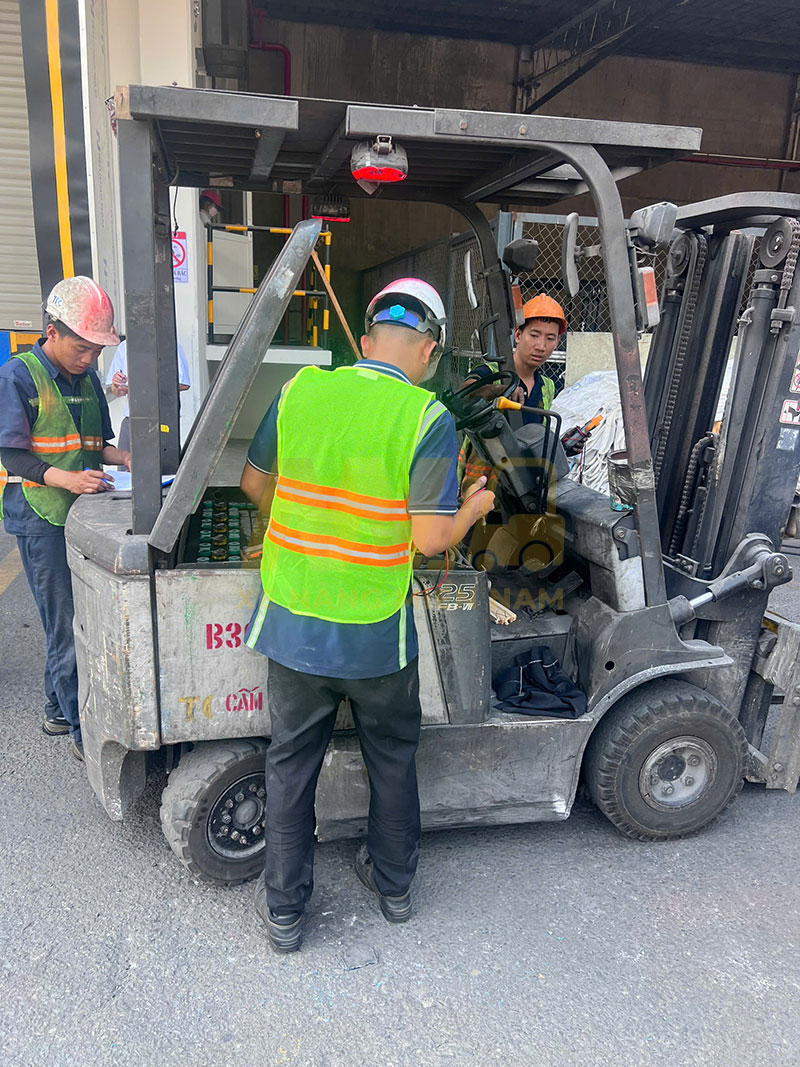 xe-nang-khong-tien-lui-duoc-1