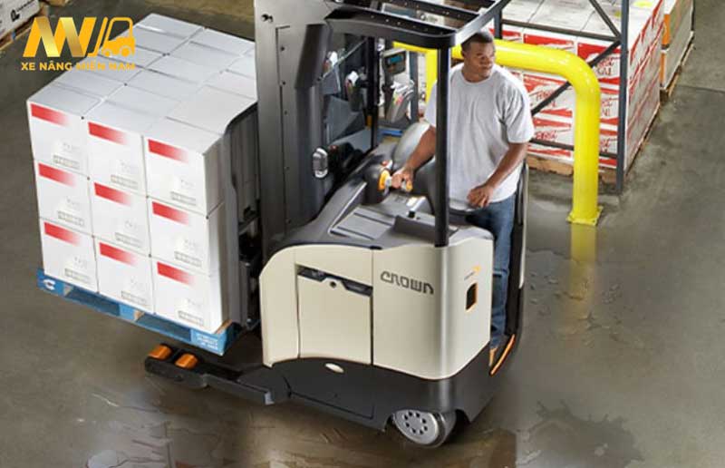 thue-xe-nang-dien-crown-3