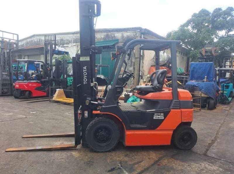 cho-thue-xe-nang-dien-toyota-2-5-tan-tai-tac-3