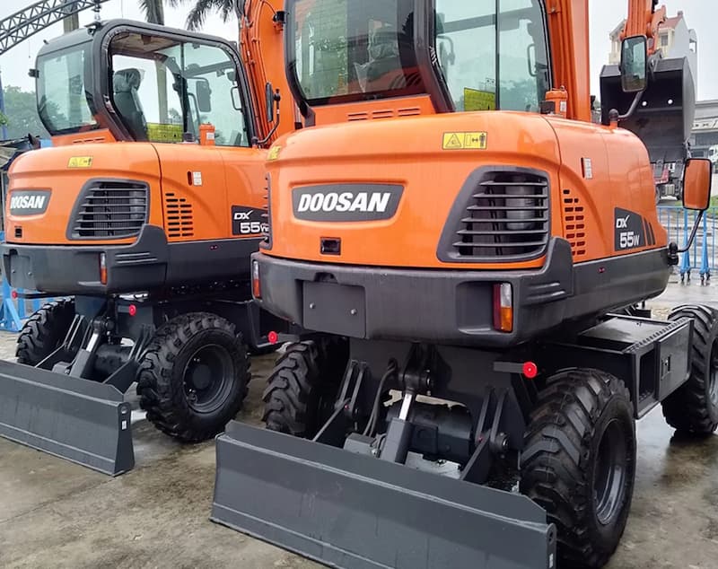 sua-chua-xe-xuc-lat-doosan-2